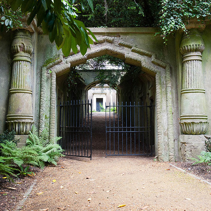 Highgate Cemetery Egyptian Avenue sm